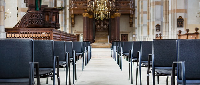 Stapelbare NEN EN 14703 koppelbare kerkstoelen Nooi